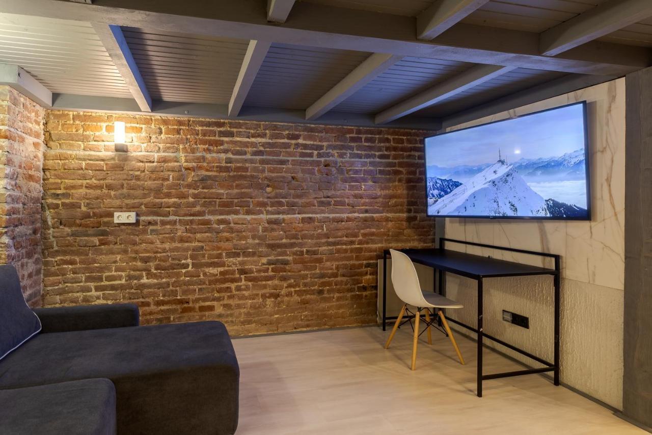 Lesi Apartment With Terrace Lviv Buitenkant foto